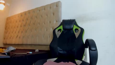 naomis_35 online show from 6, 2, 2026