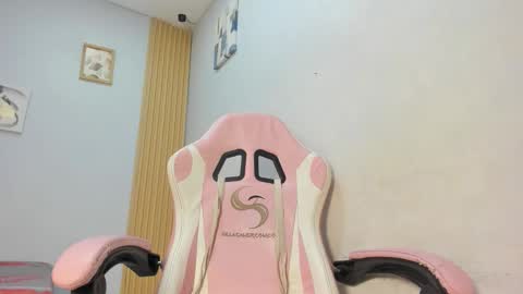 Snapshot of naomis_35 chatting on 6, 3, 2026 naomis_35 online show from 6, 3, 2026
