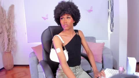 Snapshot of naomisaenz_ chatting on 8, 6, 2026 N A O M I online show from 8, 6, 2026