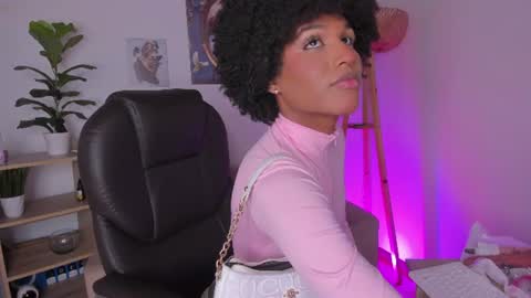 Snapshot of naomisaenz_ chatting on 25, 6, 2026 N A O M I online show from 25, 6, 2026