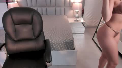 Snapshot of naomisainz chatting on 5, 10, 2025 Naomi online show from 5, 10, 2025