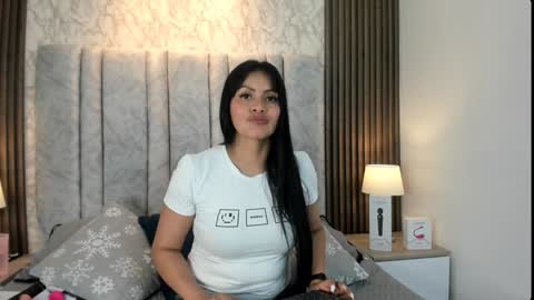 Naomy Smith online show from 15, 1, 2025