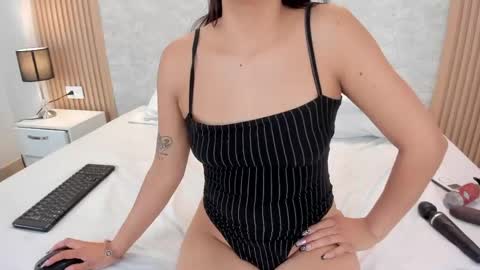 Snapshot of naomycollins__ chatting on 29, 4, 2026 NAOMY online show from 29, 4, 2026