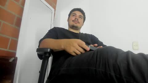 Snapshot of narciso_kh chatting on 1, 4, 2026 deibyd online show from 1, 4, 2026