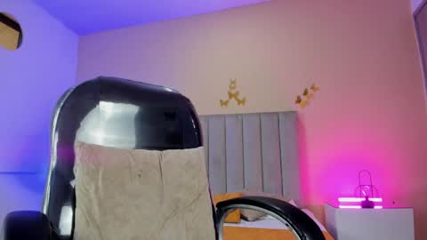 Snapshot of nascary_fox chatting on 24, 4, 2026 Nascary Fox online show from 24, 4, 2026