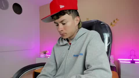 Snapshot of nascary_fox chatting on 27, 4, 2026 Nascary Fox online show from 27, 4, 2026