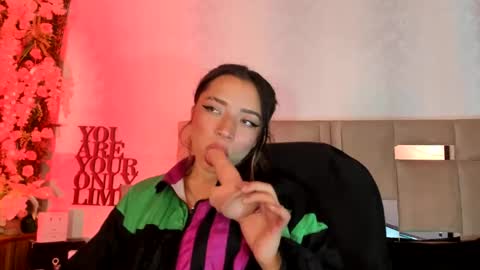 Snapshot of natacha_black00 chatting on 23, 2, 2025 Natacha black online show from 23, 2, 2025