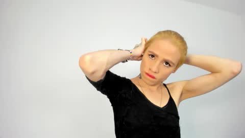 Snapshot of natacha_ferrer1 chatting on 19, 11, 2025 natacha_ferrer1 online show from 19, 11, 2025