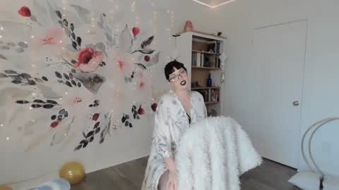 Snapshot of natahsaluxxx chatting on 10, 12, 2024 Natasha Luxxx online show from 10, 12, 2024