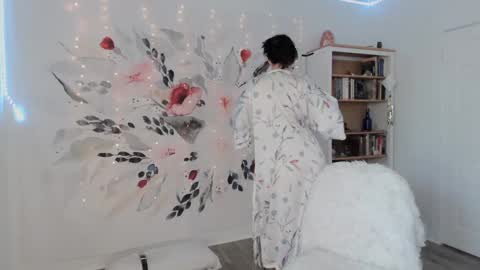 Snapshot of natahsaluxxx chatting on 3, 1, 2025 Natasha Luxxx online show from 3, 1, 2025