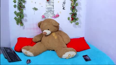 nataliaandjulliam online show from 18, 2, 2026