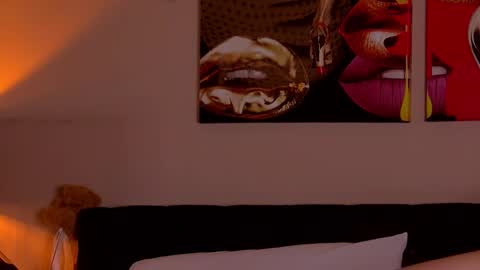 Snapshot of nataliavelour20 chatting on 17, 11, 2025 Natalia online show from 17, 11, 2025