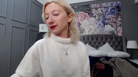 Snapshot of natalie_bitton chatting on 24, 12, 2024 Natalie online show from 24, 12, 2024