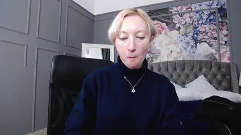Snapshot of natalie_bitton chatting on 27, 12, 2024 Natalie online show from 27, 12, 2024
