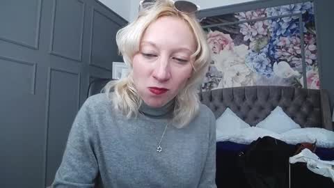 Snapshot of natalie_bitton chatting on 7, 2, 2025 Natalie online show from 7, 2, 2025