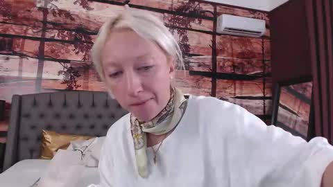 Snapshot of natalie_bitton chatting on 9, 9, 2025 Natalie online show from 9, 9, 2025