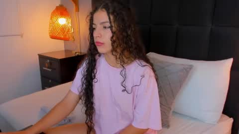 Snapshot of natalie_esmith chatting on 25, 5, 2026 N A T A L I E online show from 25, 5, 2026