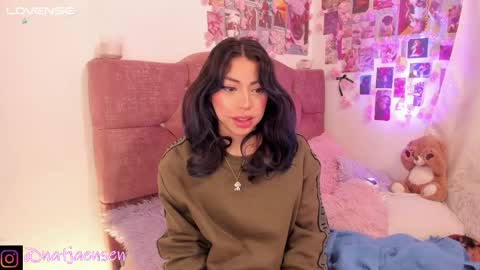 Snapshot of natalie_jaensen chatting on 17, 2, 2025 online show from 17, 2, 2025