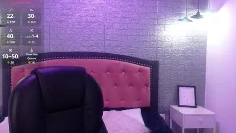 Snapshot of natalie_loffreda chatting on 9, 9, 2025 natalie online show from 9, 9, 2025