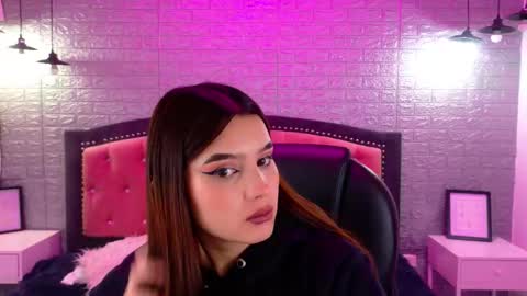 Snapshot of natalie_loffreda chatting on 15, 9, 2025 natalie online show from 15, 9, 2025