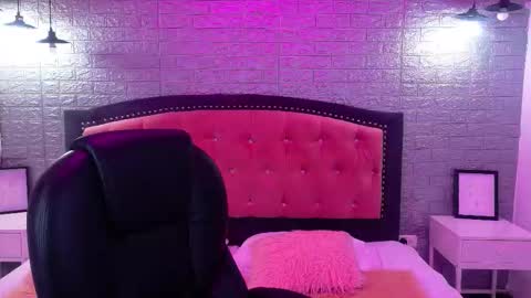 Snapshot of natalie_loffreda chatting on 20, 9, 2025 natalie online show from 20, 9, 2025