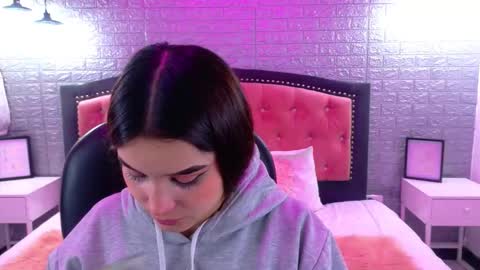 Snapshot of natalie_loffreda chatting on 23, 9, 2025 natalie online show from 23, 9, 2025