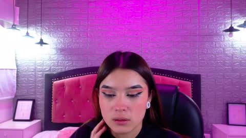 Snapshot of natalie_loffreda chatting on 6, 10, 2025 natalie online show from 6, 10, 2025