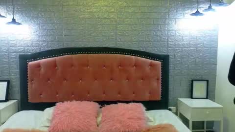 Snapshot of natalie_loffreda chatting on 8, 10, 2025 natalie online show from 8, 10, 2025