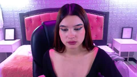 Snapshot of natalie_loffreda chatting on 9, 10, 2025 natalie online show from 9, 10, 2025