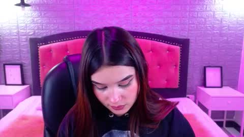 Snapshot of natalie_loffreda chatting on 11, 10, 2025 natalie online show from 11, 10, 2025