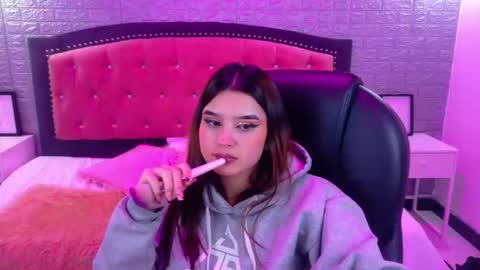 Snapshot of natalie_loffreda chatting on 14, 10, 2025 natalie online show from 14, 10, 2025