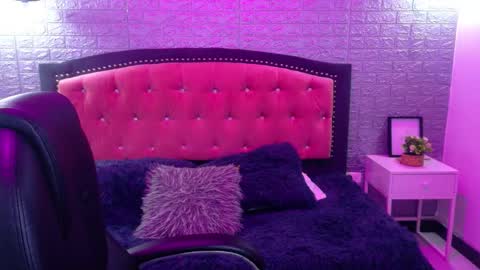 Snapshot of natalie_loffreda chatting on 22, 10, 2025 natalie online show from 22, 10, 2025