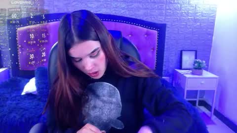 Snapshot of natalie_loffreda chatting on 25, 10, 2025 natalie online show from 25, 10, 2025