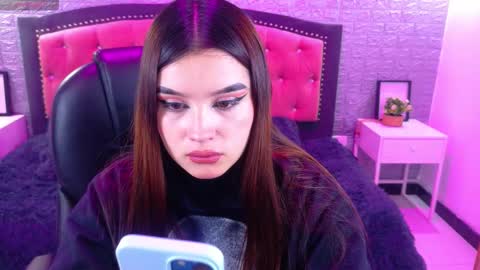 Snapshot of natalie_loffreda chatting on 28, 10, 2025 natalie online show from 28, 10, 2025