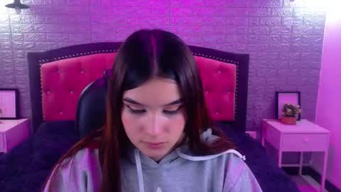 Snapshot of natalie_loffreda chatting on 29, 10, 2025 natalie online show from 29, 10, 2025