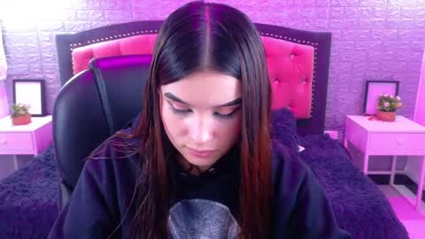 Snapshot of natalie_loffreda chatting on 31, 10, 2025 natalie online show from 31, 10, 2025