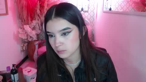 Snapshot of natalie_loffreda chatting on 8, 11, 2025 natalie online show from 8, 11, 2025