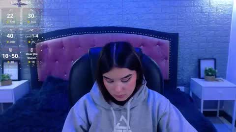 Snapshot of natalie_loffreda chatting on 10, 11, 2025 natalie online show from 10, 11, 2025