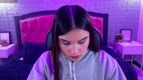 Snapshot of natalie_loffreda chatting on 15, 11, 2025 natalie online show from 15, 11, 2025