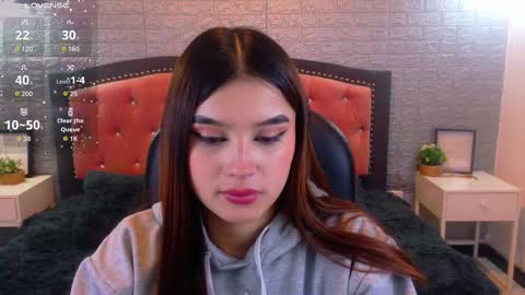 Snapshot of natalie_loffreda chatting on 17, 11, 2025 natalie online show from 17, 11, 2025