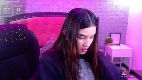 Snapshot of natalie_loffreda chatting on 19, 11, 2025 natalie online show from 19, 11, 2025