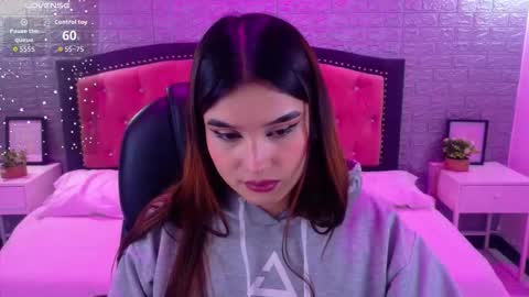 Snapshot of natalie_loffreda chatting on 27, 11, 2025 natalie online show from 27, 11, 2025