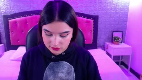 Snapshot of natalie_loffreda chatting on 28, 11, 2025 natalie online show from 28, 11, 2025