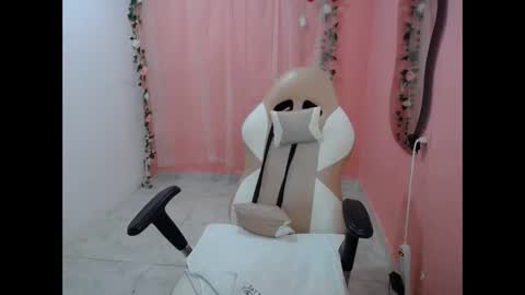Snapshot of natalielabellex1 chatting on 4, 10, 2025 natalielabellex1 online show from 4, 10, 2025
