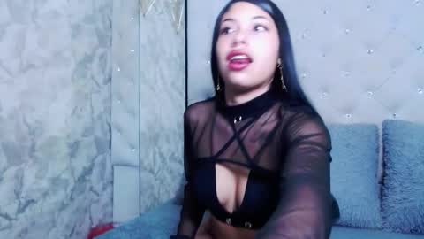 Snapshot of nataliepetite3x chatting on 19, 11, 2025 Natalie online show from 19, 11, 2025