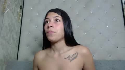 Snapshot of nataliepetite3x chatting on 21, 11, 2025 Natalie online show from 21, 11, 2025