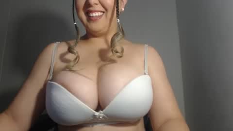 Snapshot of natasha9_ chatting on 22, 9, 2025 NATTY online show from 22, 9, 2025