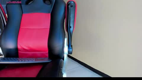 Snapshot of natasha_clifford chatting on 2, 12, 2025 natasha_clifford online show from 2, 12, 2025