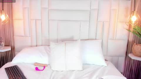 Snapshot of natashalondon_ chatting on 28, 11, 2025 NatashaLondon online show from 28, 11, 2025