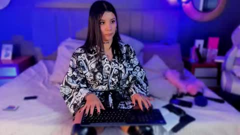 nathalia stone  online show from 26, 3, 2026